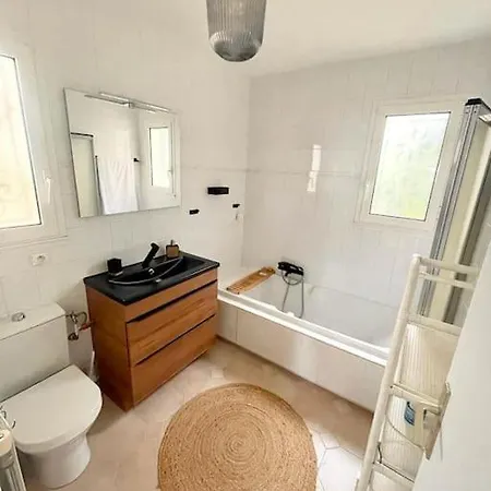 Duplex Vue Piscine Privative 아파트 망들리유 라 나플