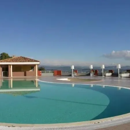 Апартаменты Duplex Vue Piscine Privative Мандельё-ла-Напуль