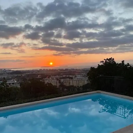 Апартаменты Duplex Vue Piscine Privative Мандельё-ла-Напуль